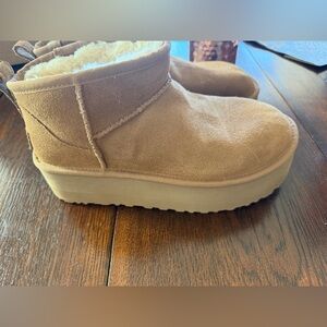 UGG Classic Ultra Mini UGG Platform Brown Ankle Boots with Plush Lining EUC